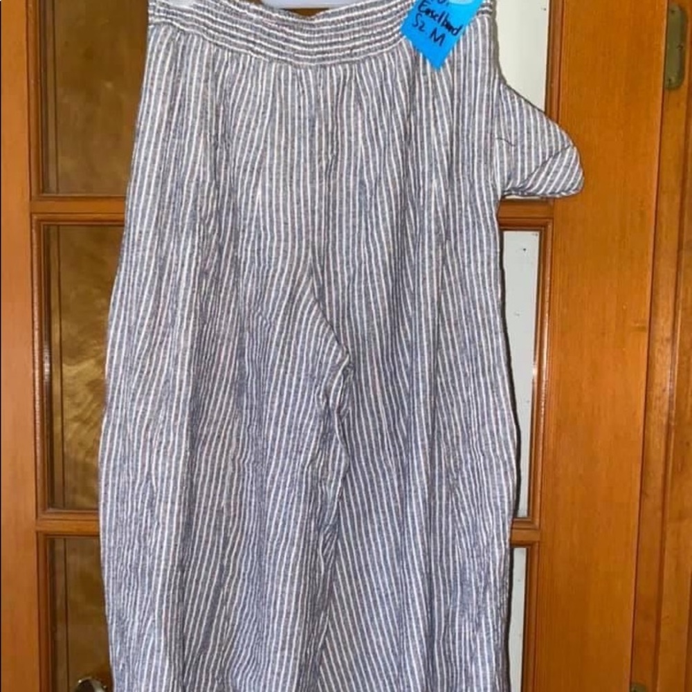 Size medium Gaucho style pants cropped leg